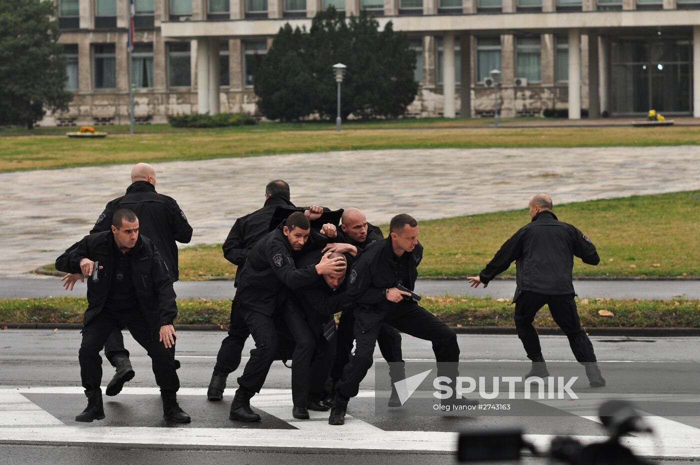 Anti-terrorism units of Serbia's Internal Ministry, Defense Ministry and special services stage exercise