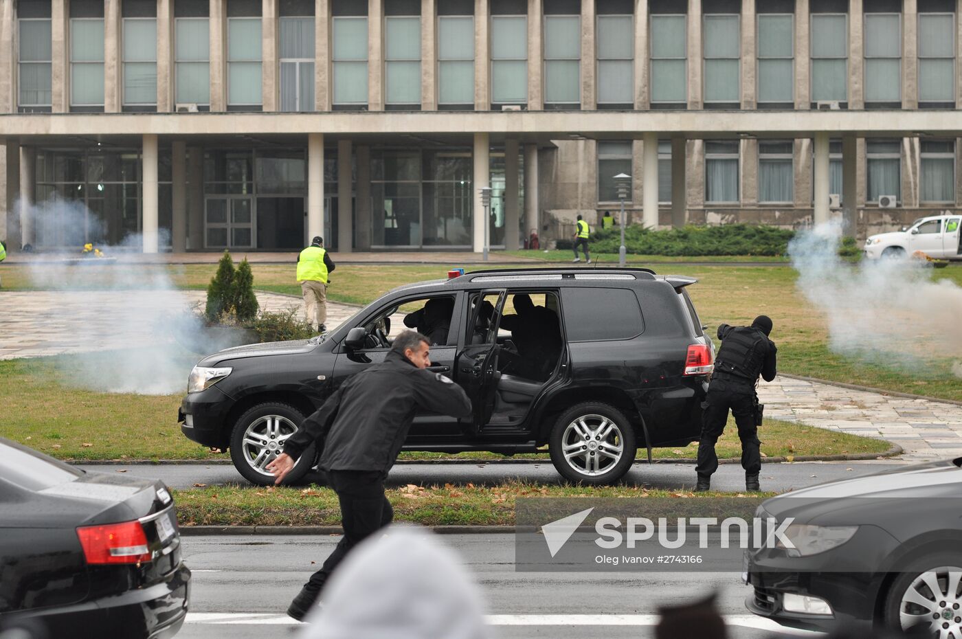 Anti-terrorism units of Serbia's Internal Ministry, Defense Ministry and special services stage exercise