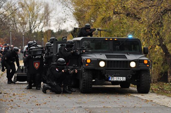 Anti-terrorism units of Serbia's Internal Ministry, Defense Ministry and special services stage exercise