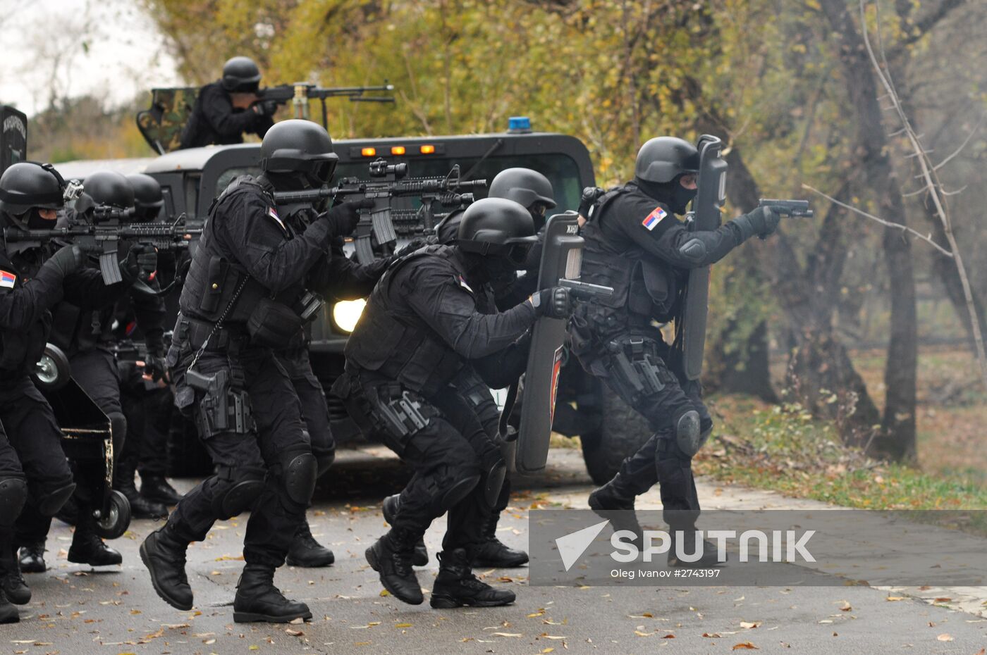 Anti-terrorism units of Serbia's Internal Ministry, Defense Ministry and special services stage exercise