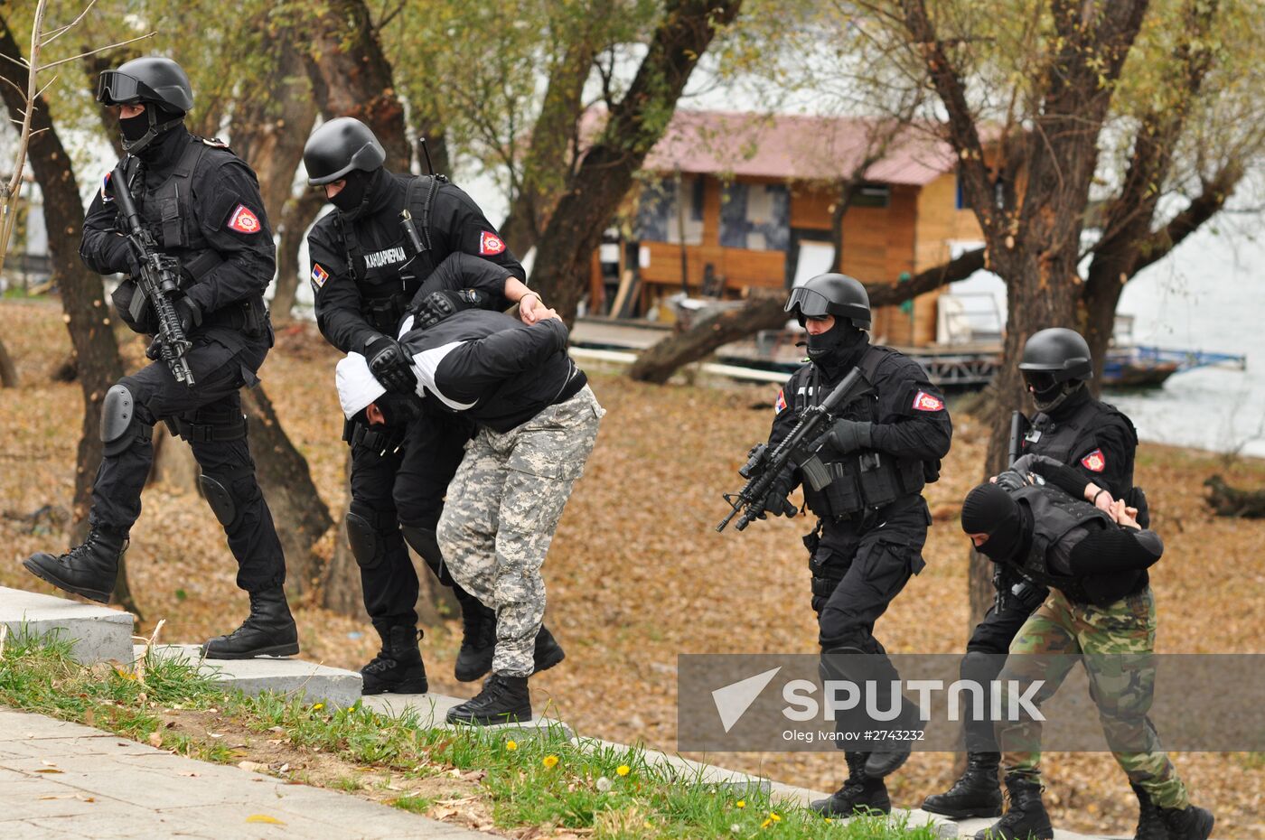 Anti-terrorism units of Serbia's Internal Ministry, Defense Ministry and special services stage exercise