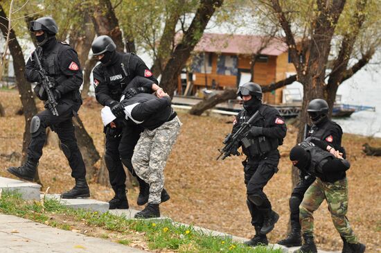 Anti-terrorism units of Serbia's Internal Ministry, Defense Ministry and special services stage exercise