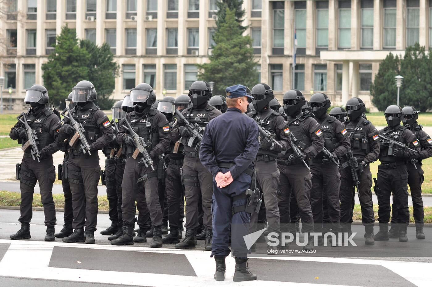 Anti-terrorism units of Serbia's Internal Ministry, Defense Ministry and special services stage exercise