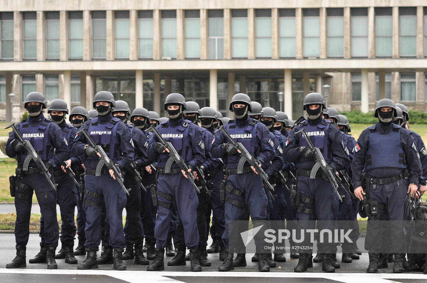 Anti-terrorism units of Serbia's Internal Ministry, Defense Ministry and special services stage exercise