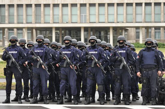 Anti-terrorism units of Serbia's Internal Ministry, Defense Ministry and special services stage exercise