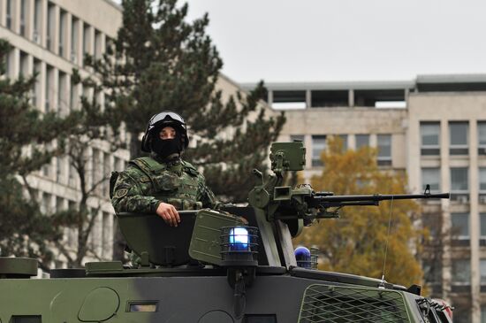 Anti-terrorism units of Serbia's Internal Ministry, Defense Ministry and special services stage exercise