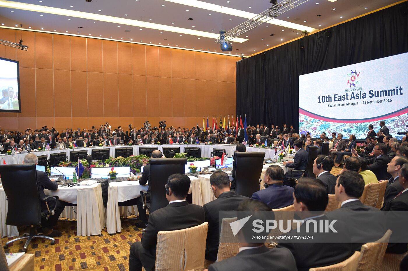 Prime Minister Dmitry Medvedev takes part in 10th East Asia Summit in Malaysia