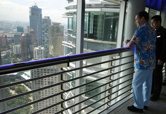 Prime Minister Dmitry Medvedev watches sights of Kuala Lumpur