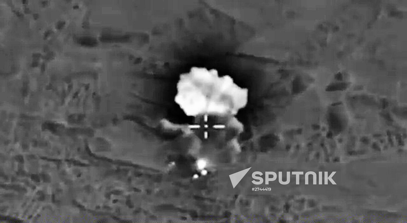 Russian airstrikes destroy ISIS targets in Syria