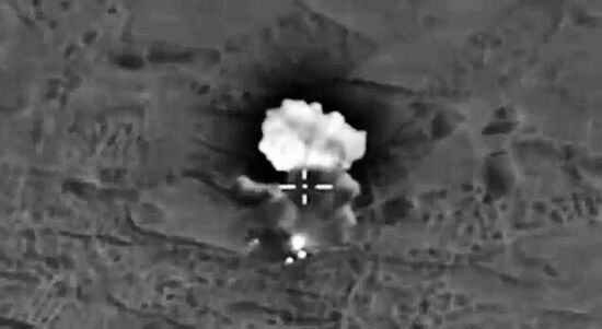 Russian airstrikes destroy ISIS targets in Syria