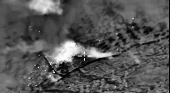Russian airstrikes destroy ISIS targets in Syria