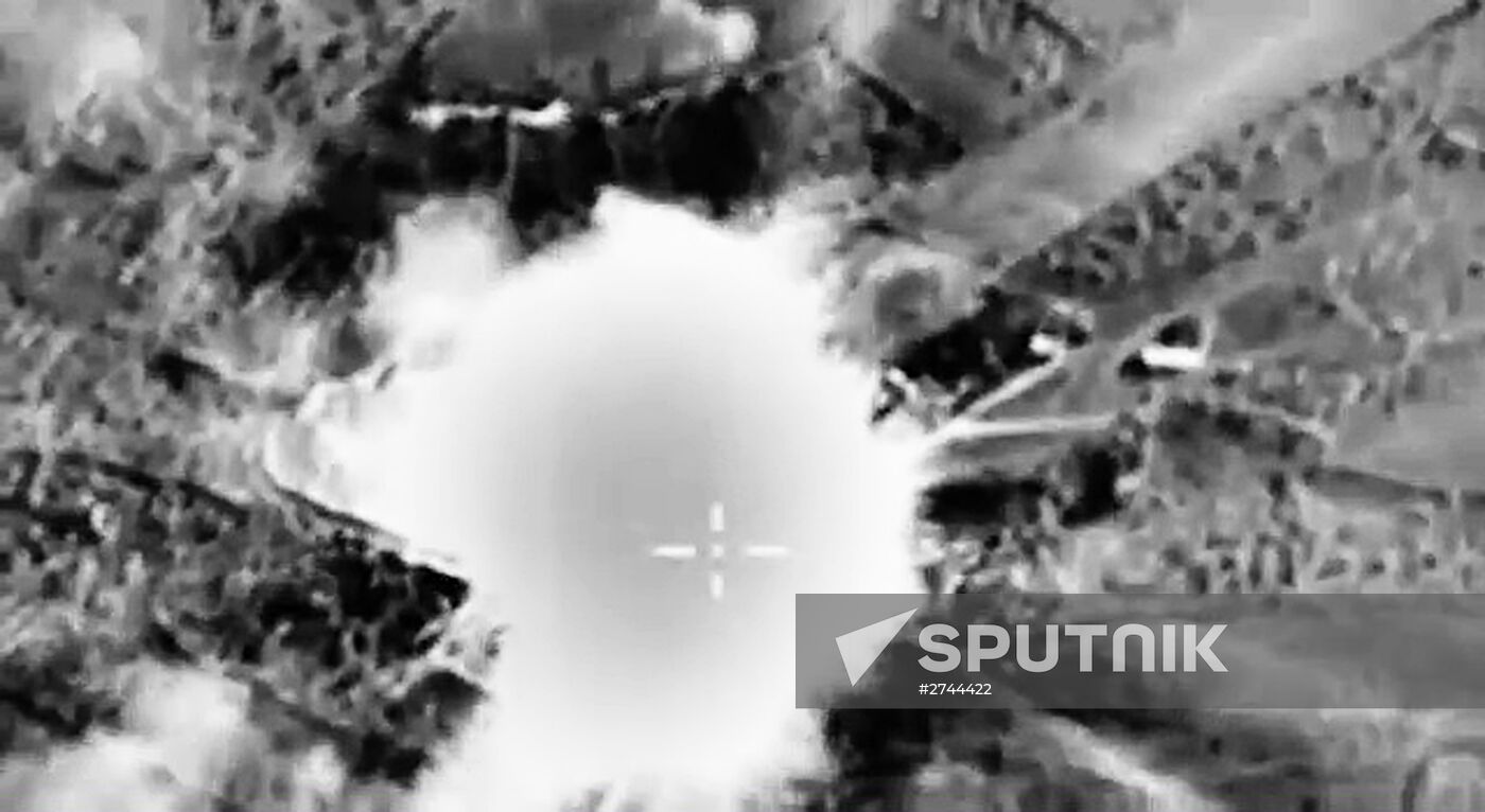 Russian airstrikes destroy ISIS targets in Syria