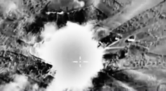 Russian airstrikes destroy ISIS targets in Syria