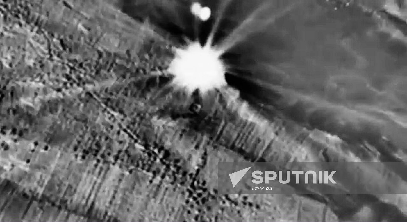 Russian airstrikes destroy ISIS targets in Syria