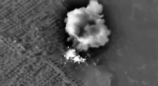Russian airstrikes destroy ISIS targets in Syria