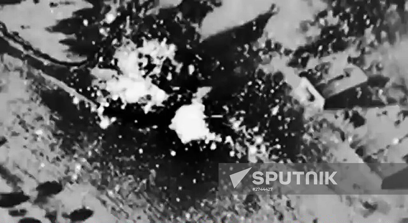 Russian airstrikes destroy ISIS targets in Syria