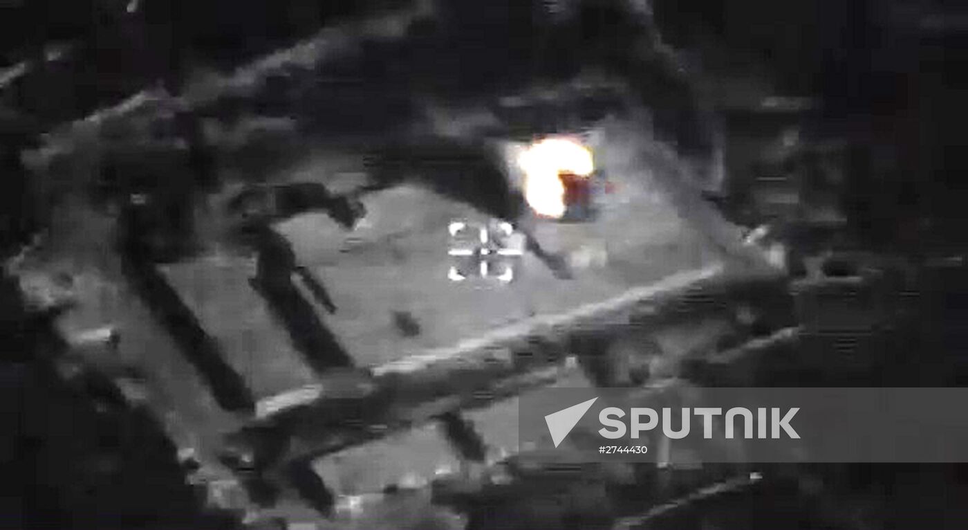 Russian airstrikes destroy ISIS targets in Syria