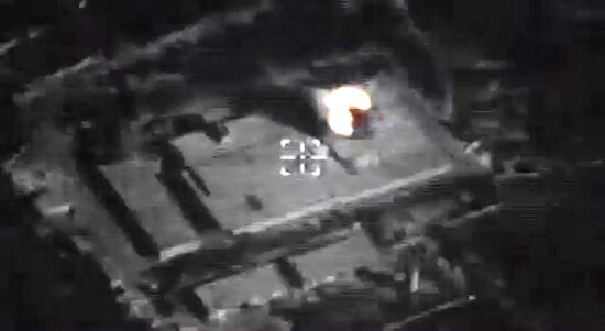 Russian airstrikes destroy ISIS targets in Syria