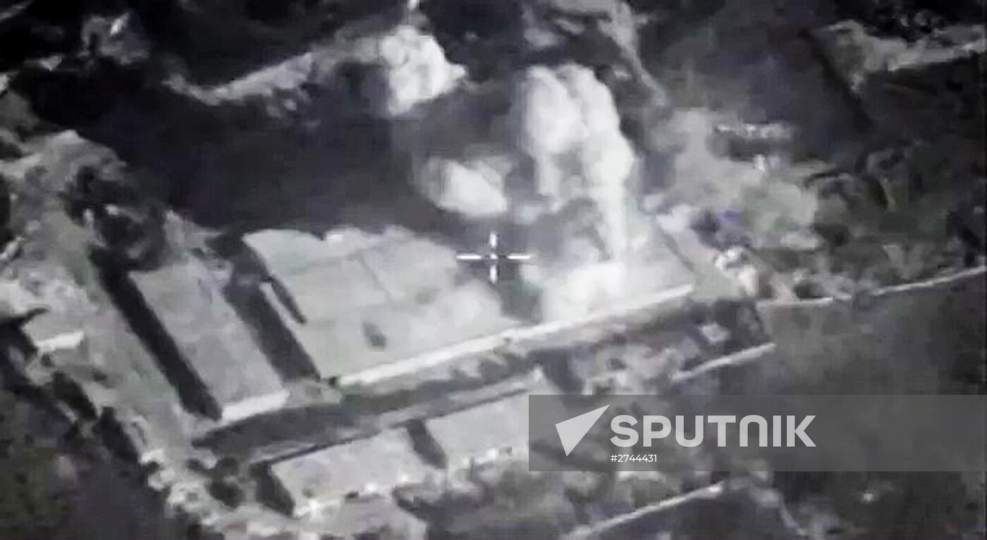 Russian airstrikes destroy ISIS targets in Syria