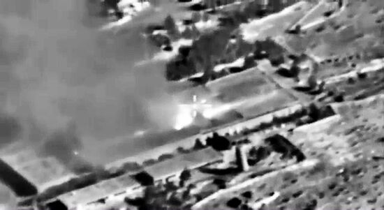 Russian airstrikes destroy ISIS targets in Syria