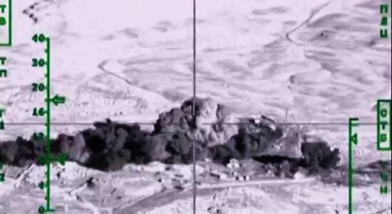 Russian airstrikes destroy ISIS targets in Syria