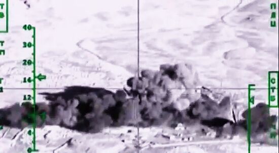 Russian airstrikes destroy ISIS targets in Syria