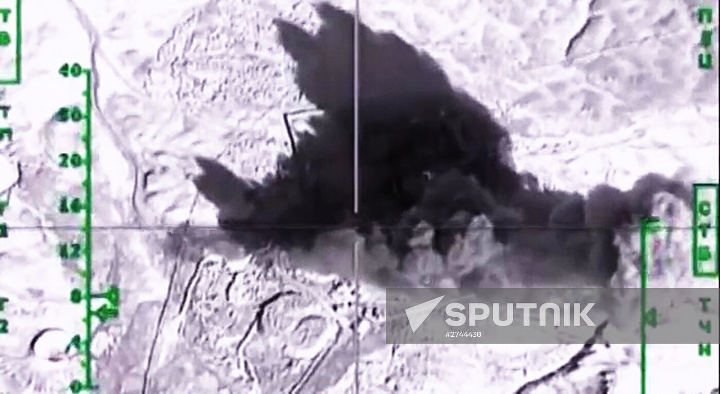 Russian airstrikes destroy ISIS targets in Syria