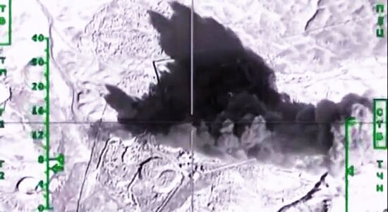 Russian airstrikes destroy ISIS targets in Syria