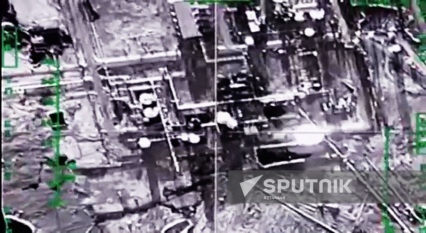 Russian airstrikes destroy ISIS targets in Syria