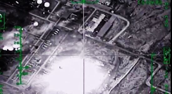 Russian airstrikes destroy ISIS targets in Syria