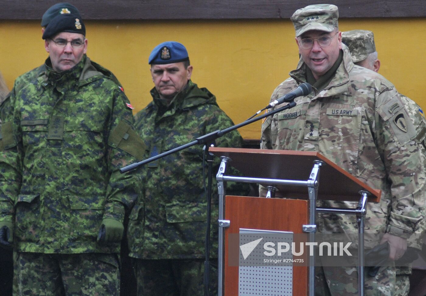 U.S. instructors start training Ukrainian soldiers near Lviv