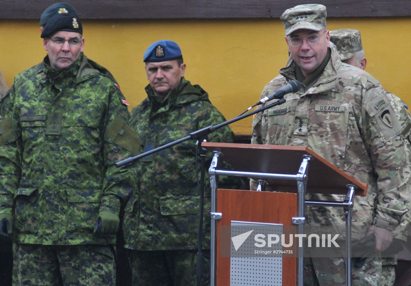 U.S. instructors start training Ukrainian soldiers near Lviv