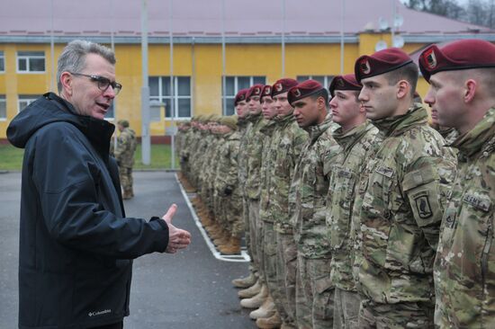 U.S. instructors start training Ukrainian soldiers near Lviv