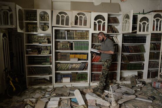 Soldiers of the Syrian Arab Army in Darayya, a Damascus suburb