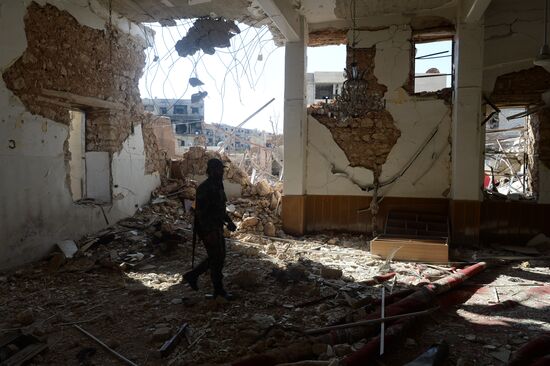 Soldiers of the Syrian Arab Army in Darayya, a Damascus suburb