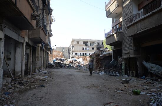 Soldiers of the Syrian Arab Army in Darayya, a Damascus suburb