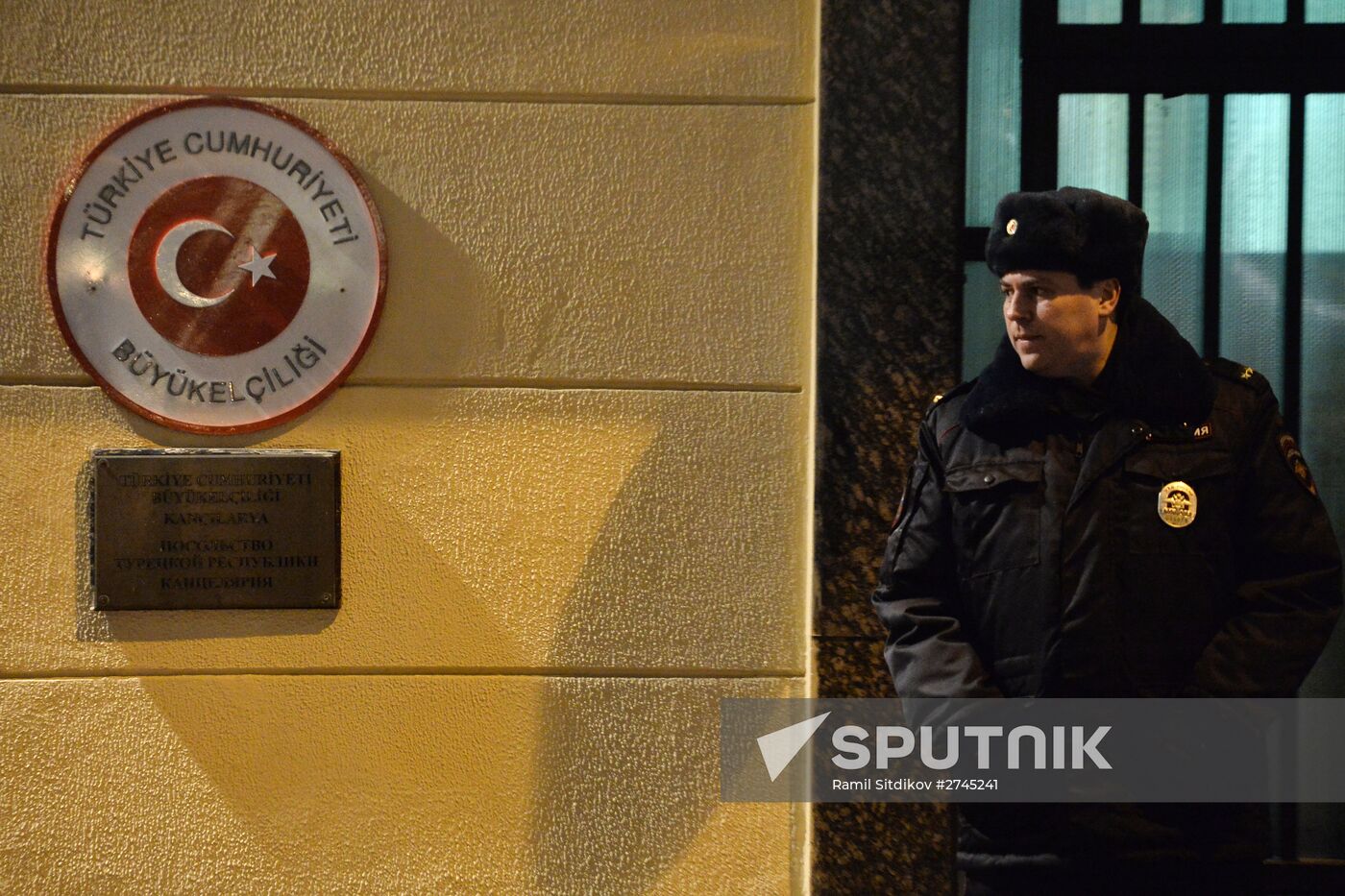 One-person protests by Turkish Embassy in Moscow