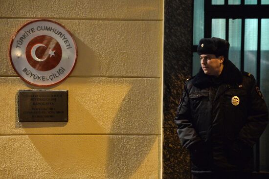 One-person protests by Turkish Embassy in Moscow