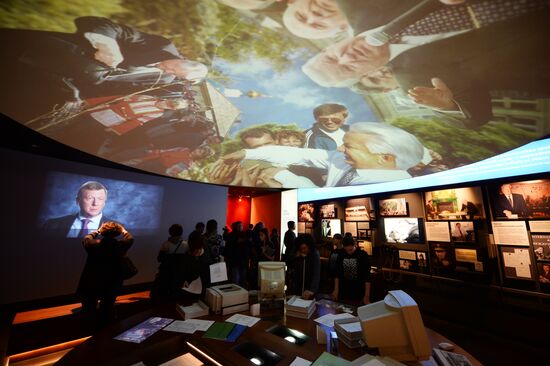 Boris Yeltsin Presidential Center opens in Yekaterinburg