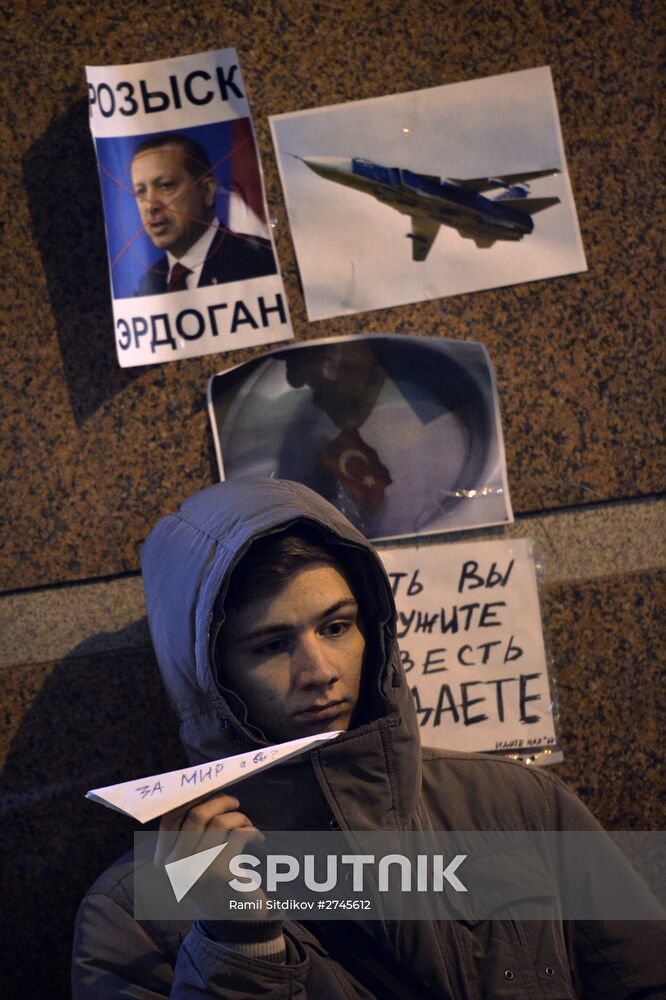 Protests outside Turkey's Embassy in Moscow