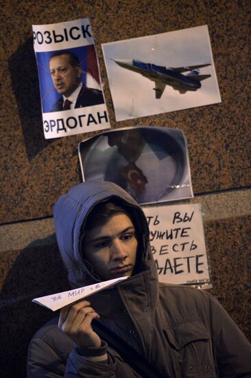 Protests outside Turkey's Embassy in Moscow