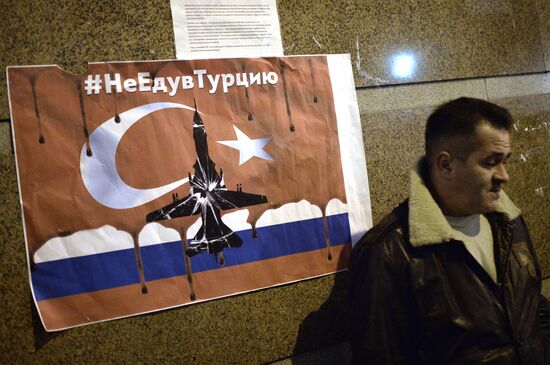 Protests outside Turkey's Embassy in Moscow