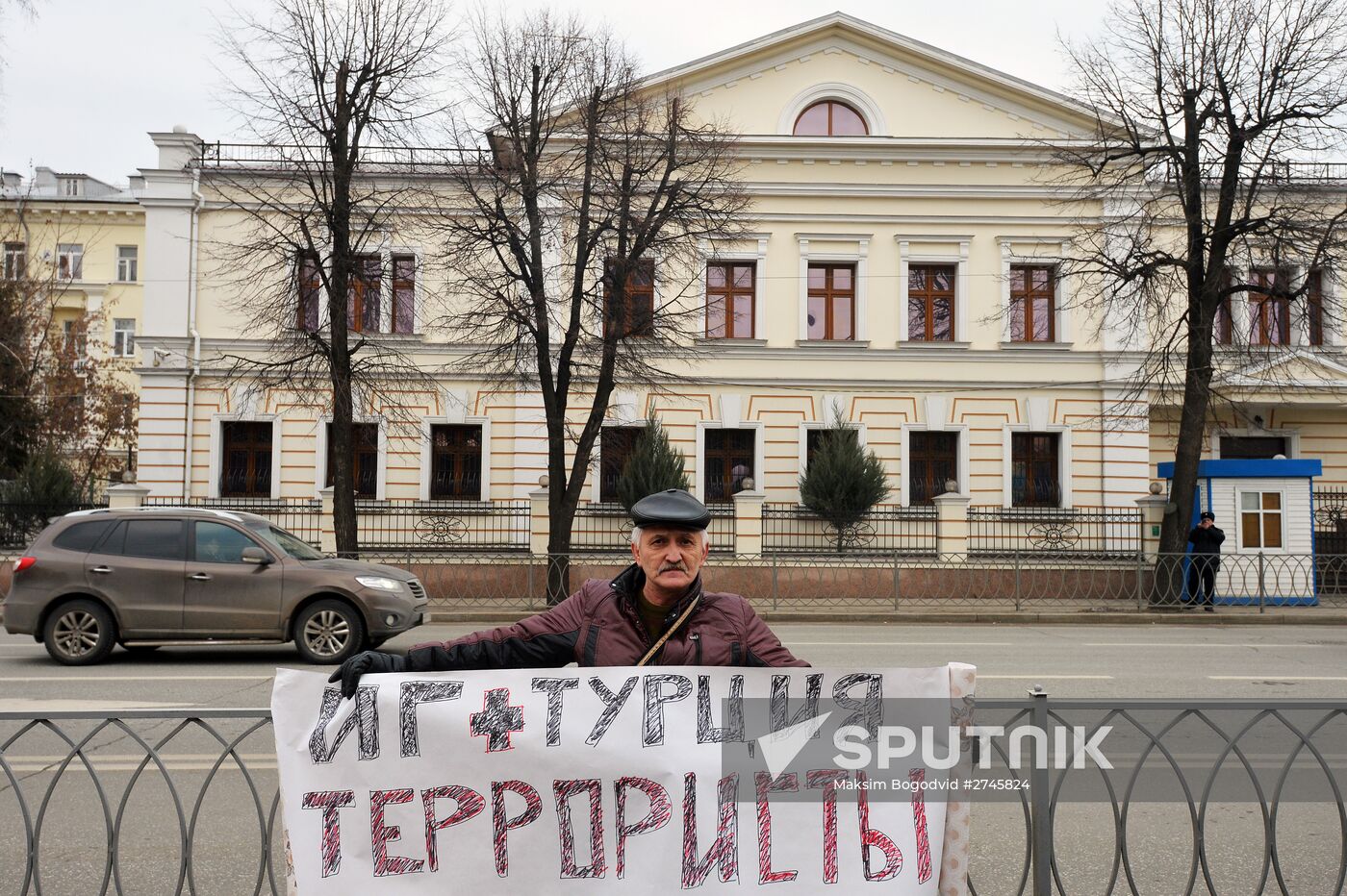 Protests in Russia against Turkish Air Forces' actions