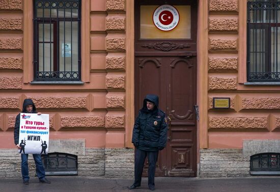 Protests in Russia against Turkish Air Forces' actions