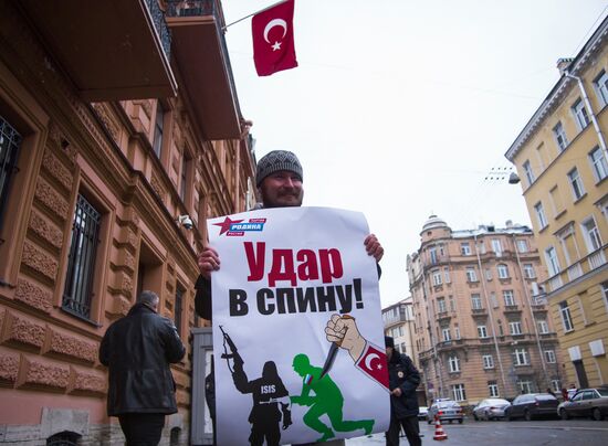 Protests in Russia against Turkish Air Forces' actions