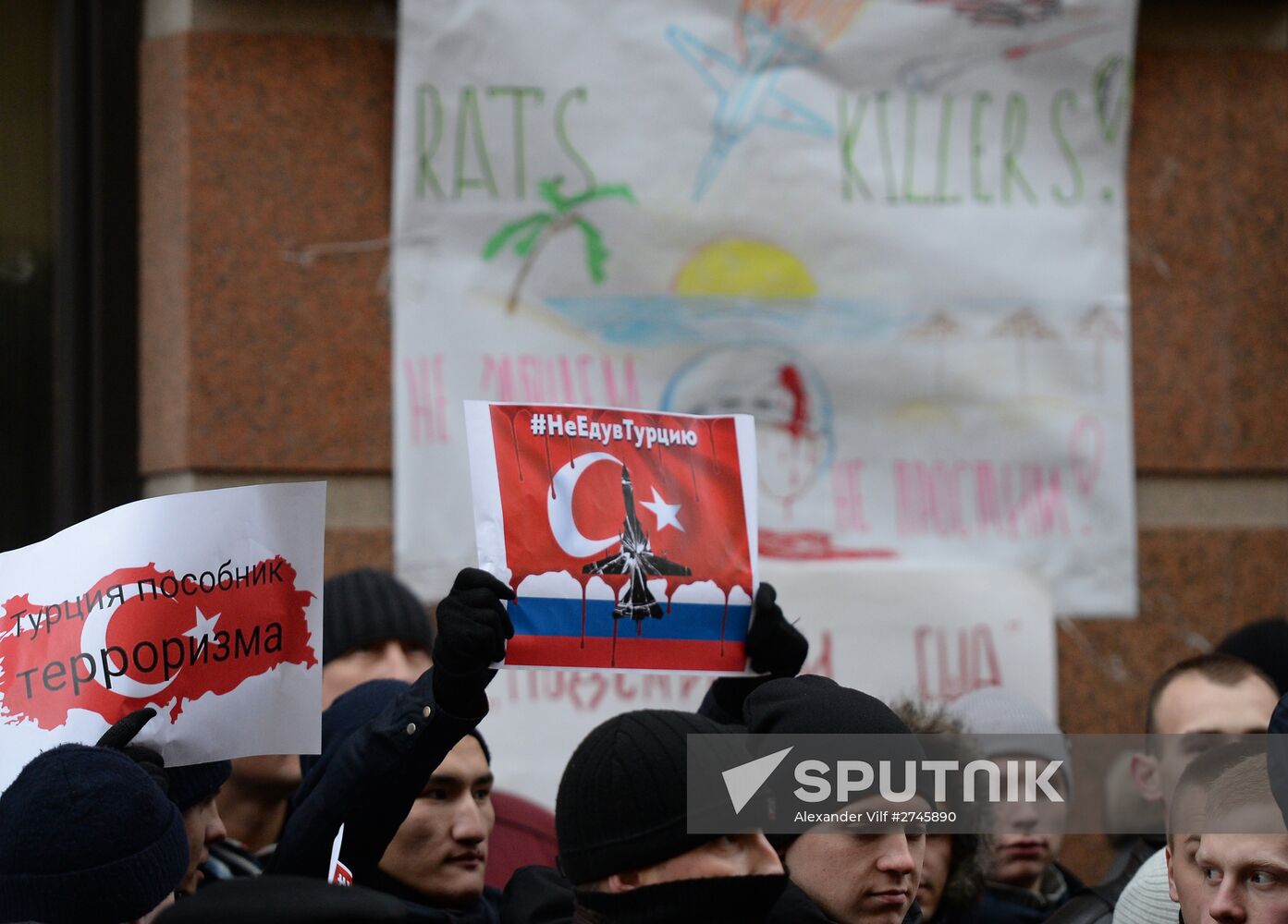 Protests in Moscow against Turkish Air Forces' actions