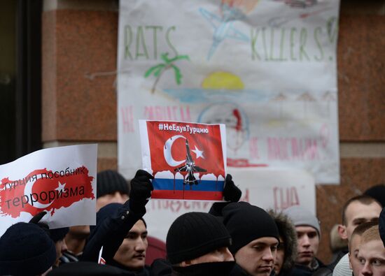 Protests in Moscow against Turkish Air Forces' actions
