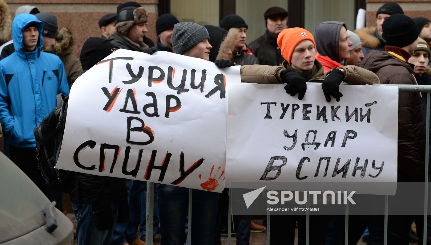Protests in Moscow against Turkish Air Forces' actions