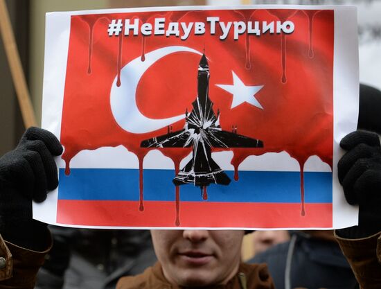 Protests in Moscow against Turkish Air Forces' actions
