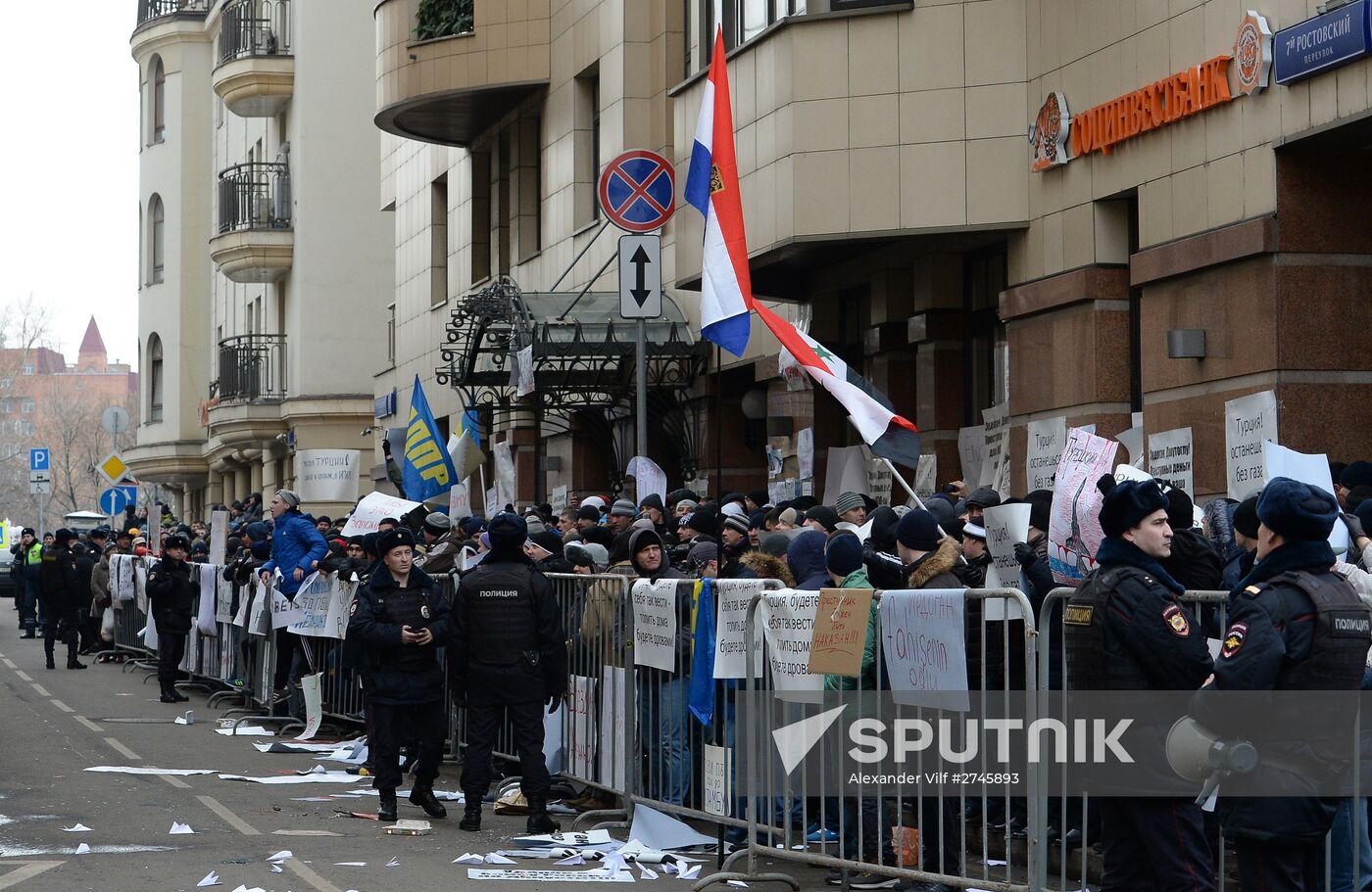Protests in Moscow against Turkish Air Forces' actions